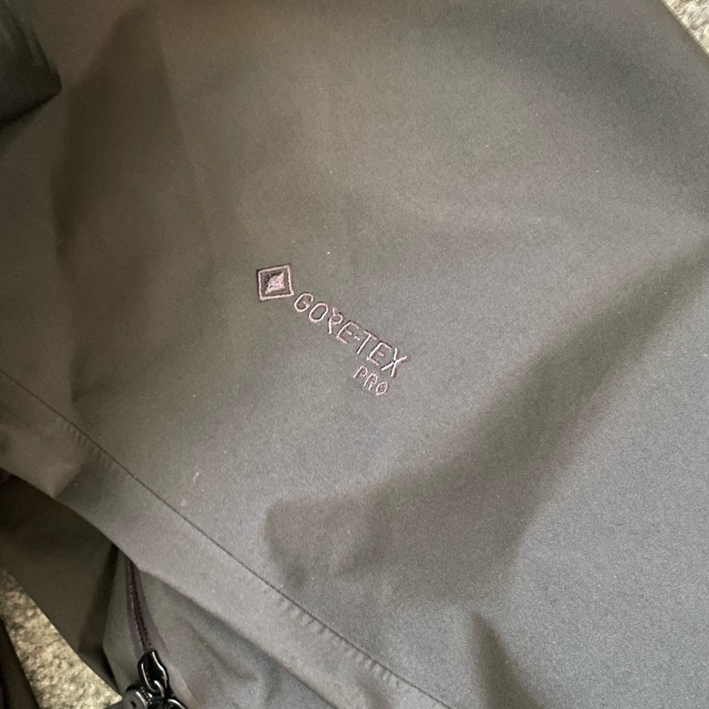 NWT Arc'teryx Men's Beta AR Jacket with Gore-Tex - Picture 13 of 15